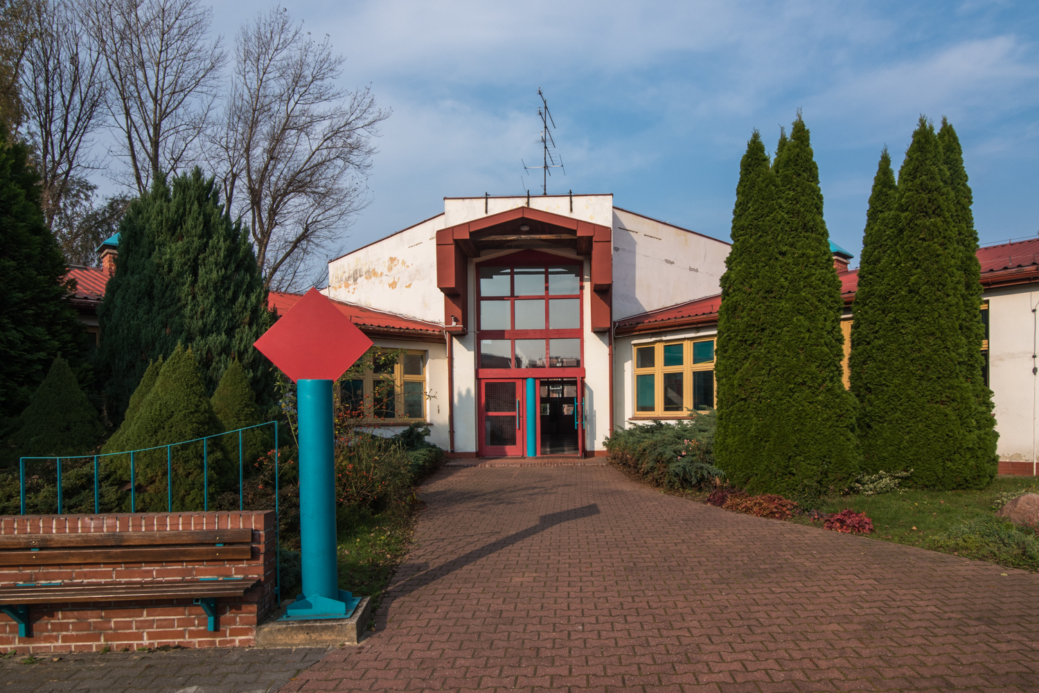 Zdjęcie architektury budynku Szkoła Podstawowa nr 343 im. Matki Teresy z Kalkuty